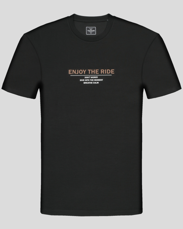 ЧЕРНА ТЕНИСКА ОТ ВИСКОЗА И ЕЛАСТАН С ГУМИРАН НАДПИС ПРИНТ