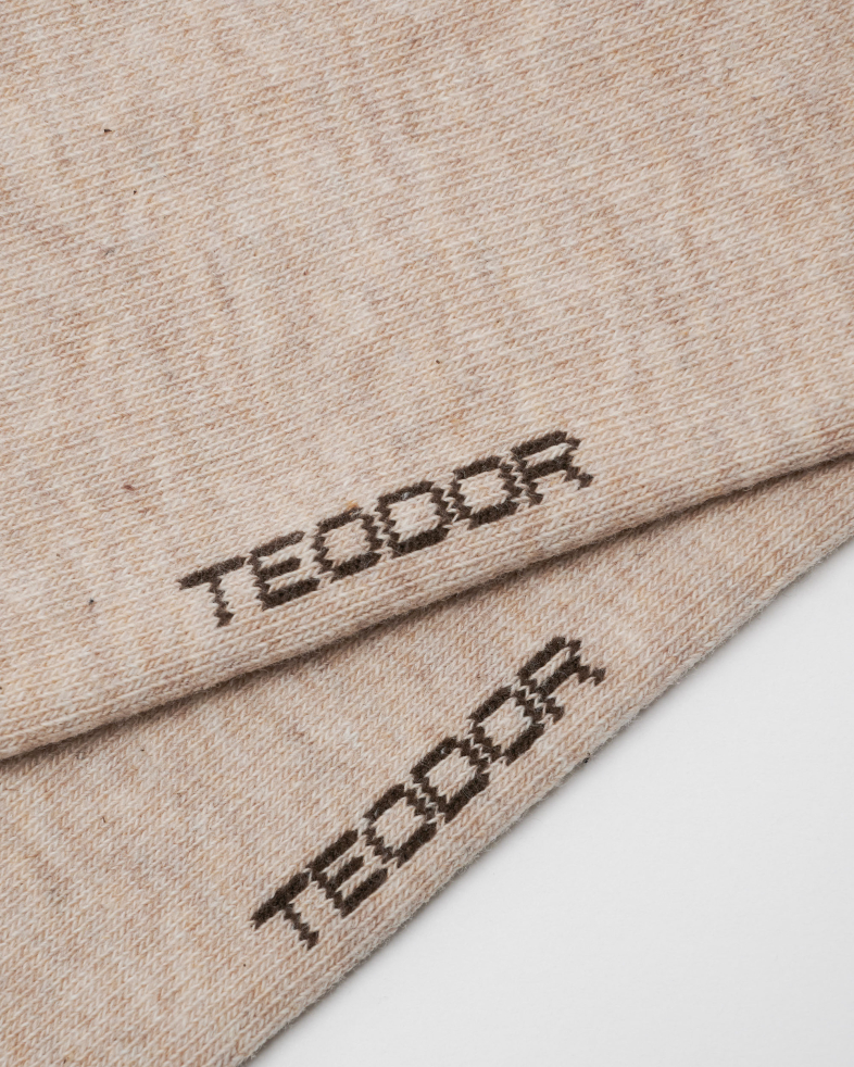 БЕЖОВИ КЪСИ ЧОРАПИ С КОНТРАСТЕН ЛОГО НАДПИС TEODOR 00133217-4 03