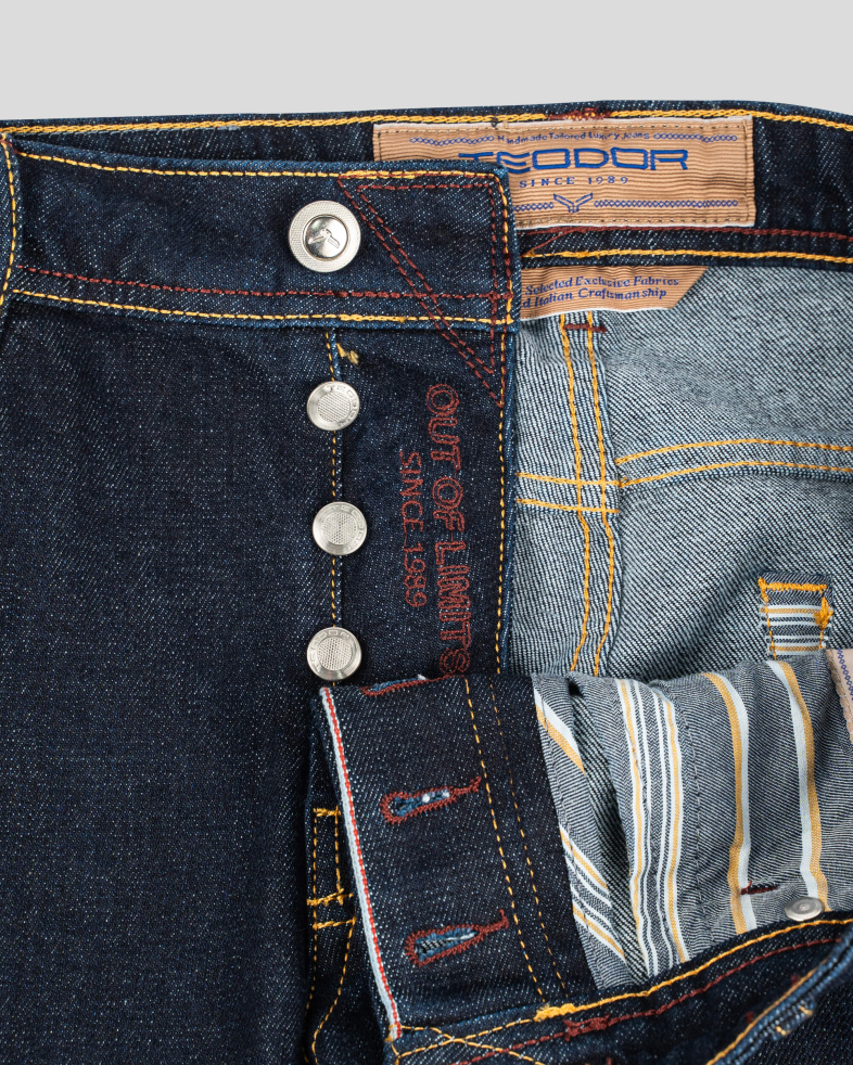 ТЪМНО СИНИ SELVEDGE  ДЪНКИ С БРОДЕРИЯ ЛОГО И КОНТРАСТНИ ШЕВОВЕ 220115088345-1 02