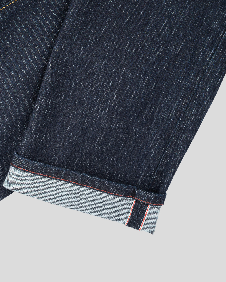 ТЪМНО СИНИ SELVEDGE  ДЪНКИ С БРОДЕРИЯ ЛОГО И КОНТРАСТНИ ШЕВОВЕ 220115088345-1 03
