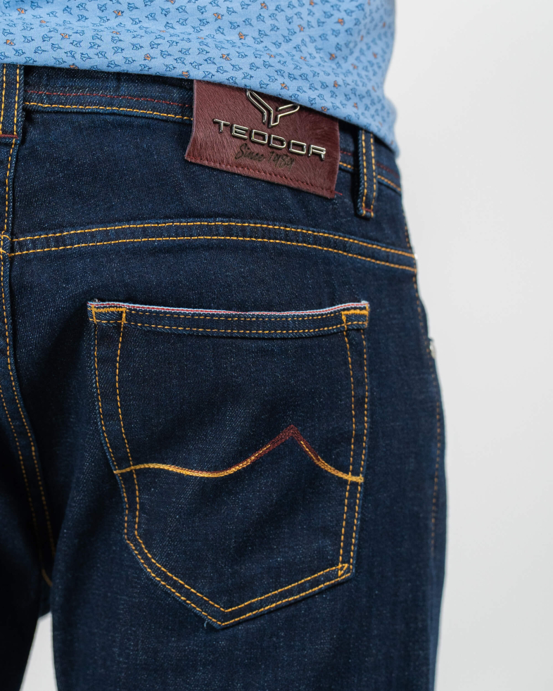 ТЪМНО СИНИ SELVEDGE  ДЪНКИ С БРОДЕРИЯ ЛОГО И КОНТРАСТНИ ШЕВОВЕ 220115088345-1 010