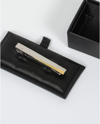 СРЕБРИСТА ИГЛА ЗА ВРАТОВРЪЗКА СЪС ЗЛАТИСТ ЕЛЕМЕНТ