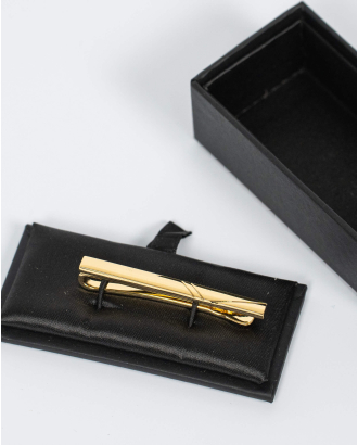 ЗЛАТИСТА ИГЛА ЗА ВРАТОВРЪЗКА С УКРАСИТЕЛНИ ДЕТАЙЛИ