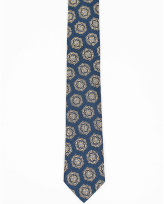 ТЪМНОСИН КОМПЛЕКТ ВРАТОВРЪЗКА И КЪРПИЧКА С КОНТРАСТНИ ФИГУРАЛНИ МОТИВИ