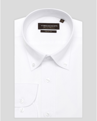 БЯЛА КЛАСИЧЕСКА РИЗА С КОПЧЕТА НА ЯКАТА СВОБОДЕН СИЛУЕТ