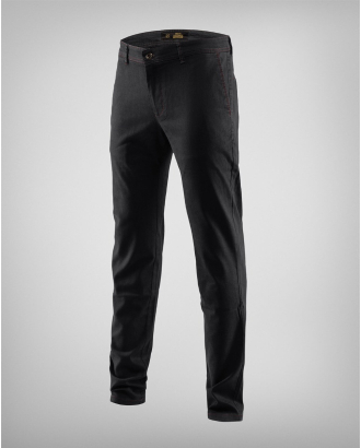 ЧЕРЕН ЧИНО ПАНТАЛОН С КОНТРАСТНА КОЖЕНА ЕМБЛЕМА И ЛОГО H8S