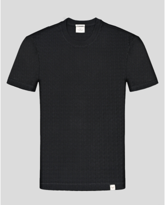 ЧЕРНА СТРУКТУРНА ТЕНИСКА ОТ PREMIUM ПАМУК С ГЕОМЕТРИЧНИ  ФИГУРИ