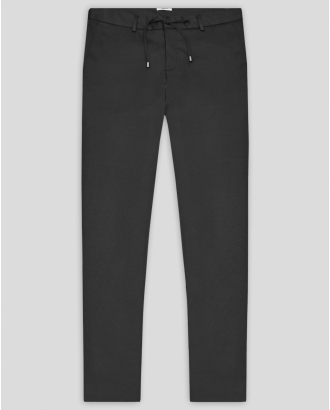 ЧЕРЕН ЧИНО ПАНТАЛОН С ВРЪЗКИ И МЕТАЛЕН ЛОГО АКСЕСОАР/ЧАСТ ОТ КОСТЮМ/