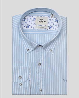 РИЗА В СИНЬО И БЯЛО РАЙЕ С БРОДЕРИЯ ЛОГО И КОНТРАСТНА ГАРНИТУРА