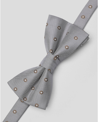 СВЕТЛОСИВА ПАПИЙОНКА С КОНТРАСТНА БРОДЕРИЯ