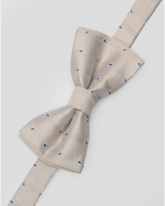 БЕЖОВА ПАПИЙОНКА В КОНТРАСТЕН ДЕСЕН НА КАПЧИЦИ