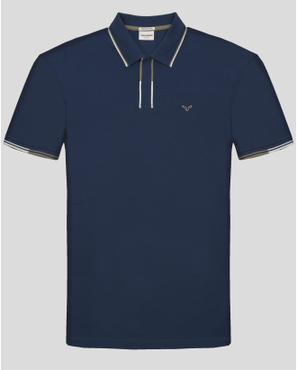 ТЪМНОСИНЯ ТЕНИСКА С ПОЛО ЯКА И КОНТРАСТНА ДЕСЕНАЦИЯ