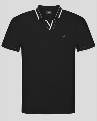 ЧЕРНА ТЕНИСКА С ПОЛО ЯКА И V-ОБРАЗНО ДЕКОЛТЕ 