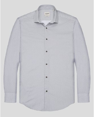 БЯЛА ВТАЛЕНА РИЗА С ДВУЦВЕТЕН ФИГУРАЛЕН ПРИНТ 