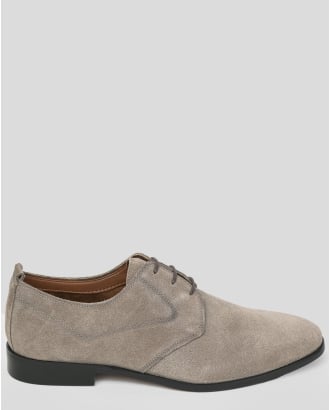 БЕЖОВИ ОБУВКИ ОТ ЕСТЕСТВЕН ВЕЛУР С УКРАСИТЕЛНИ ШЕВОВЕ