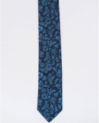 ТЪМНО СИН КОМПЛЕКТ ВРАТОВРЪЗКА И КЪРПА НА СИНИ ЦВЕТЯ