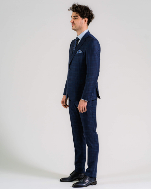 'ТЪМНО СИН ВТАЛЕН КОСТЮМ В ЕДРО КАРЕ