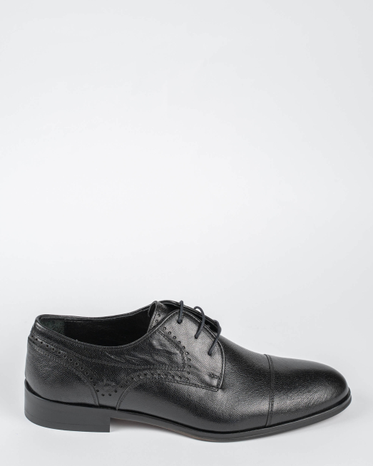 'ЧЕРНИ ОБУВКИ ОТ РЕЛЕФНА КОЖА СЪС СИТНА СТРУКТУРА