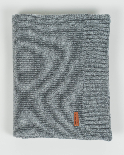 'ПЛЕТЕН ШАЛ ОТ ФИНА ВЪЛНА, КАШМИР, ВИСКОЗА И ПОЛИАМИД  В СИВ МЕЛАНЖ 