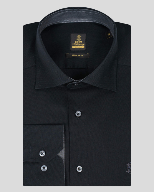 'ЧЕРНА СТРУКТУРНА РИЗА СВОБОДЕН СИЛУЕТ С БРОДЕРИЯ ЛОГО