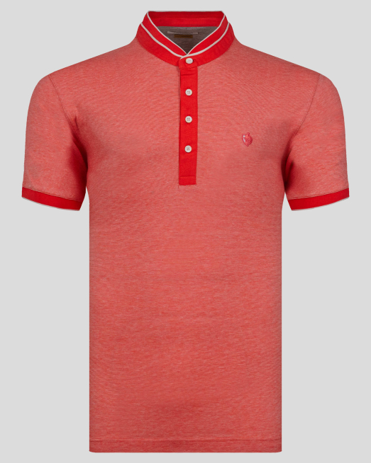 'ТЕНИСКА С ПОПСКА ЯКА И ДВУЦВЕТНА БРОДЕРИЯ ЛОГО В ЦВЯТ КОРАЛ