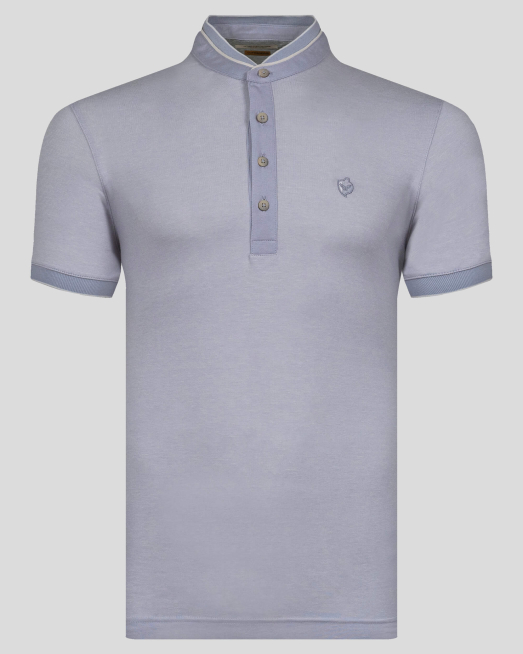 'СВЕТЛОСИВА МЕЛАНЖИРАНА ТЕНИСКА С ПОПСКА ЯКА И ДВУЦВЕТНА БРОДЕРИЯ ЛОГО