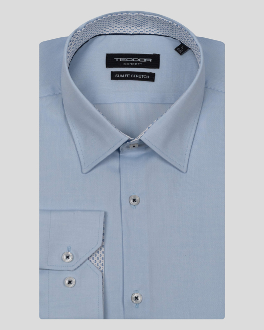 'СВЕТЛОСИНЯ РИЗА ВТАЛЕН СИЛУЕТ С ГАРНИТУРА НА ЯКАТА 