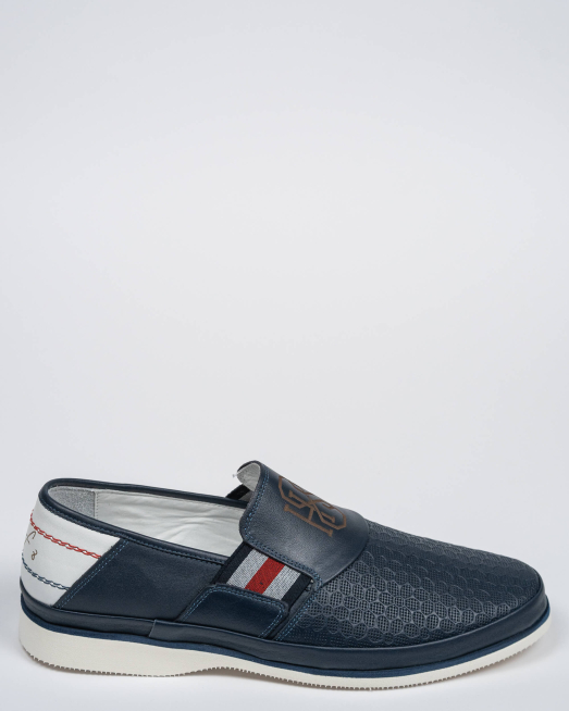 'ТЪМНО СИНИ МОКАСИНИ С КОНТРАСТЕН ШИРИТ И ЛОГО