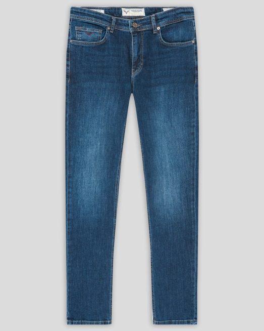 'ДЪНКИ С КОНТРАСТНИ УКРАСИТЕЛНИ ШЕВОВЕ И ЛОГО В ДЕНИМ СИН ЦВЯТ 