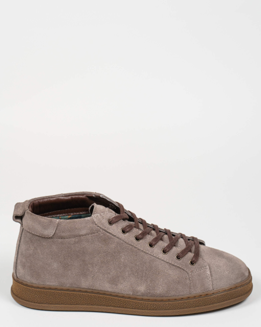 'КАФЯВИ  НИСКИ  БОТИ ОТ ЕСТЕСТВЕН ВЕЛУР С ТОПЪЛ ПЕЧАТ ЛОГО НА ЕЗИК 