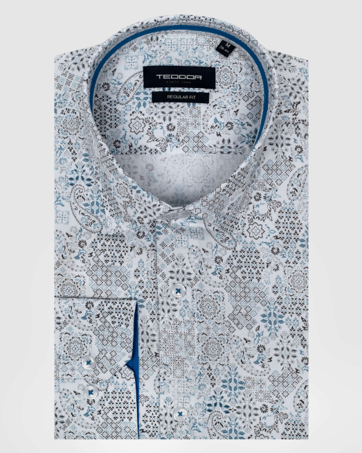 'БЯЛА РИЗА В ЕФЕКТЕН ДИГИТАЛЕН ПРИНТ С ФЛОРАЛНИ И ПЕЙСЛИ МОТИВИ