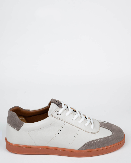 'БЕЖОВИ СПОРТНИ ОБУВКИ ОТ ГЛАДКА КОЖА С ГАРНИТУРА ОТ ВЕЛУР И ЛОГО 