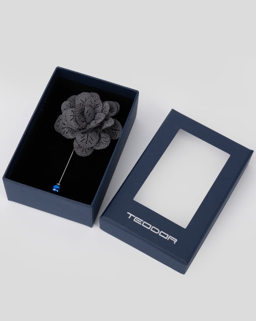 'ИГЛА ТИП БРОШКА С ЦВЕТЕ В СИВО