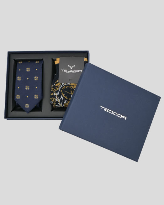 'КОМПЛЕКТ ОТ ВРАТОВРЪЗКА И ЧОРАПИ В ТЪМНОСИНЬО С ФЛОРАЛНИ ЕЛЕМЕНТИ