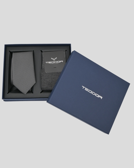 'КОМПЛЕКТ ОТ ВРАТОВРЪЗКА И ЧОРАПИ В СИВО