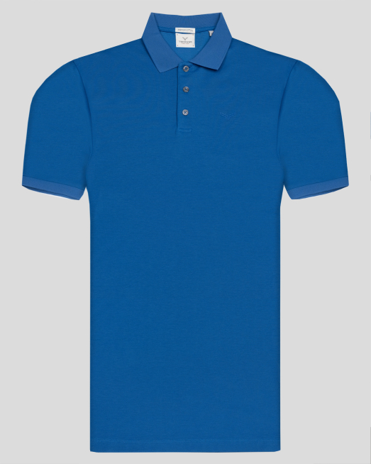 'ТЕНИСКА С ПОЛО ЯКА И ТОНАЛЕН ПРИНТ ЛОГО В КРАЛСКО СИНЬО