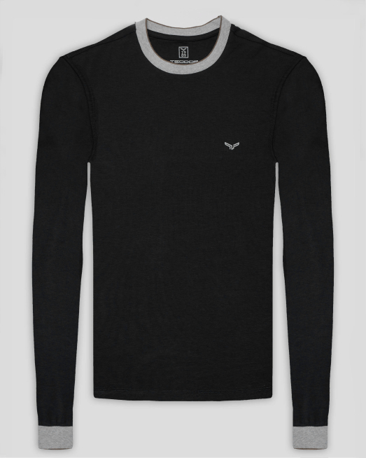 'ЧЕРНА БЛУЗА С ОБЛО ДЕКОЛТЕ И КОНТРАСТЕН ПРИНТ ЛОГО