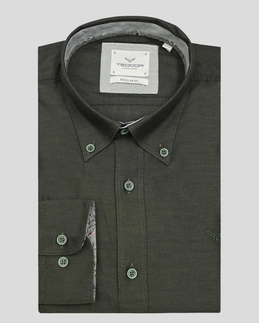 'ТЪМНОЗЕЛЕНА РИЗА С КОНТРАСТНА ГАРНИТУРА НА ЯКА И МАНШЕТИ 