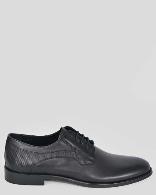 'ЧЕРНИ  КЛАСИЧЕСКИ ОБУВКИ ОТ ГЛАДКА КОЖА С ЕЛЕМЕНТИ ОТ ПРИНТИРАНА КОЖА 