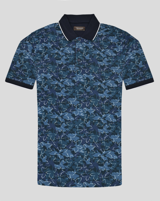 'СИНЯ ТЕНИСКА С ПОЛО ЯКА И КОПЧЕТА  В КАМУФЛАЖЕН ДЕСЕН 