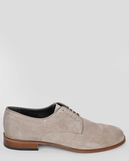 'БЕЖОВИ ОБУВКИ ТИП ДЕРБИ ОТ ЕСТЕСТВЕН ВЕЛУР С КОНТРАСТНА ПОДМЕТКА