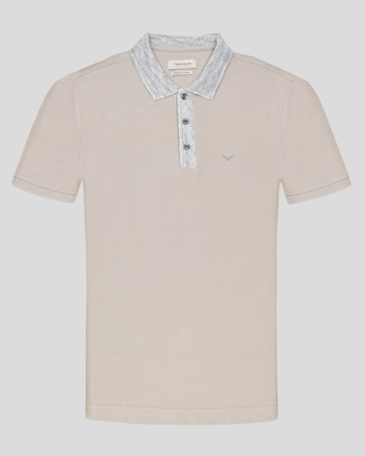 'БЕЖОВА ТЕНИСКА ОТ PREMIUM ПАМУК С ПЛЕТЕНА ЯКА И КОПЧЕТА 