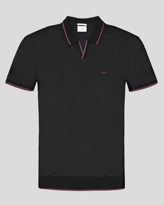 'ЧЕРНА ТЕНИСКА С ПОЛО ЯКА И V-ОБРАЗНО ДЕКОЛТЕ ОТ PREMIUM ПАМУК 