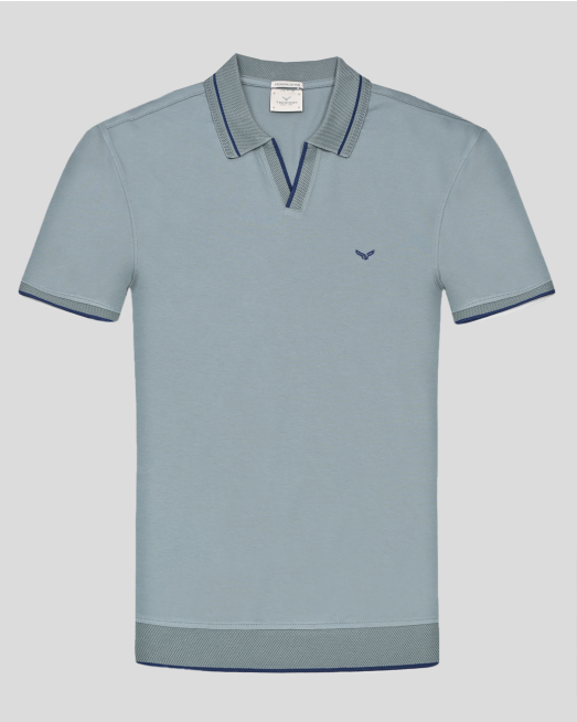 'СИНЬО-ЗЕЛЕНА ТЕНИСКА ОТ PREMIUM ПАМУК С V-ОБРАЗНО ДЕКОЛТЕ И ДЕСЕНАЦИИ