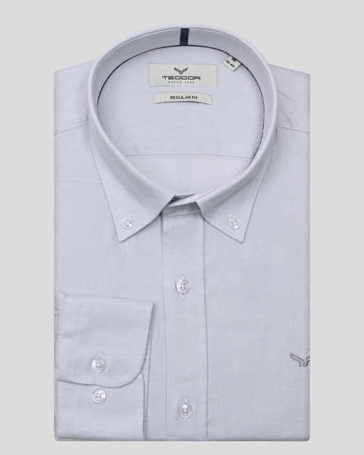 'СВЕТЛОСИВА РИЗА С КОПЧЕТА НА ЯКАТА ОТ СТРУКТУРЕН ПАМУЧЕН ПЛАТ ОКСФОРД