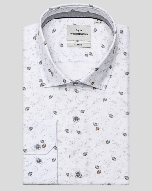 'БЯЛА РИЗА В КОНТРАСТЕН ПРИНТ С ФЛОРАЛНИ ЕЛЕМЕНТИ ВТАЛЕН СИЛУЕТ