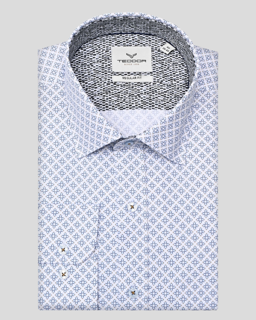 'БЯЛА РИЗА В КОНТРАСТЕН ПРИНТ С ФИГУРАЛНИ МОТИВИ СВОБОДЕН СИЛУЕТ