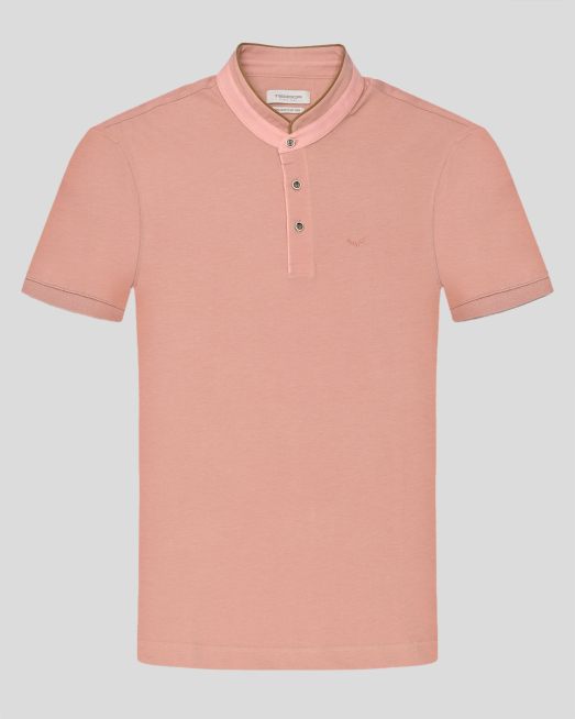 'ТЕНИСКА С ПОПСКА ЯКА И КОНТРАСТНА ГАРНИТУРА В ЦВЯТ СЬОМГА 