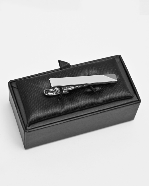 'ЛУКСОЗНА СРЕБРИСТА ИГЛА ЗА  ВРАТОВРЪЗКА С КОНТРАСТЕН ДЕТАЙЛ