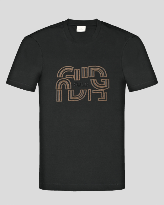 'ЧЕРНА ТЕНИСКА С ОБЛО ДЕКОЛТЕ И КОНТРАСТНА БРОДЕРИЯ С ПЛЮШ ЕФЕКТ